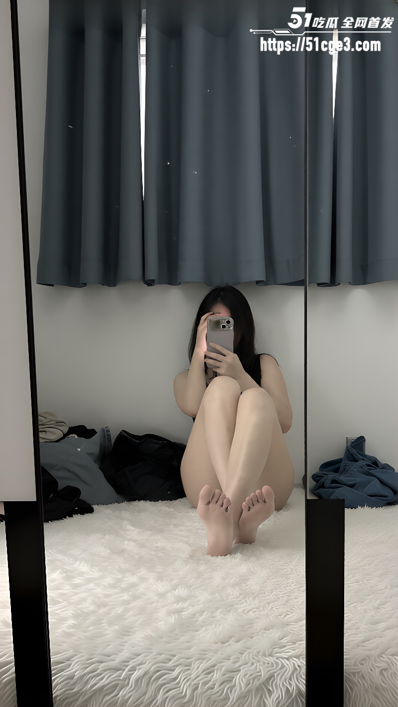 反差婊 亚斯明 在办公室激情自慰 2