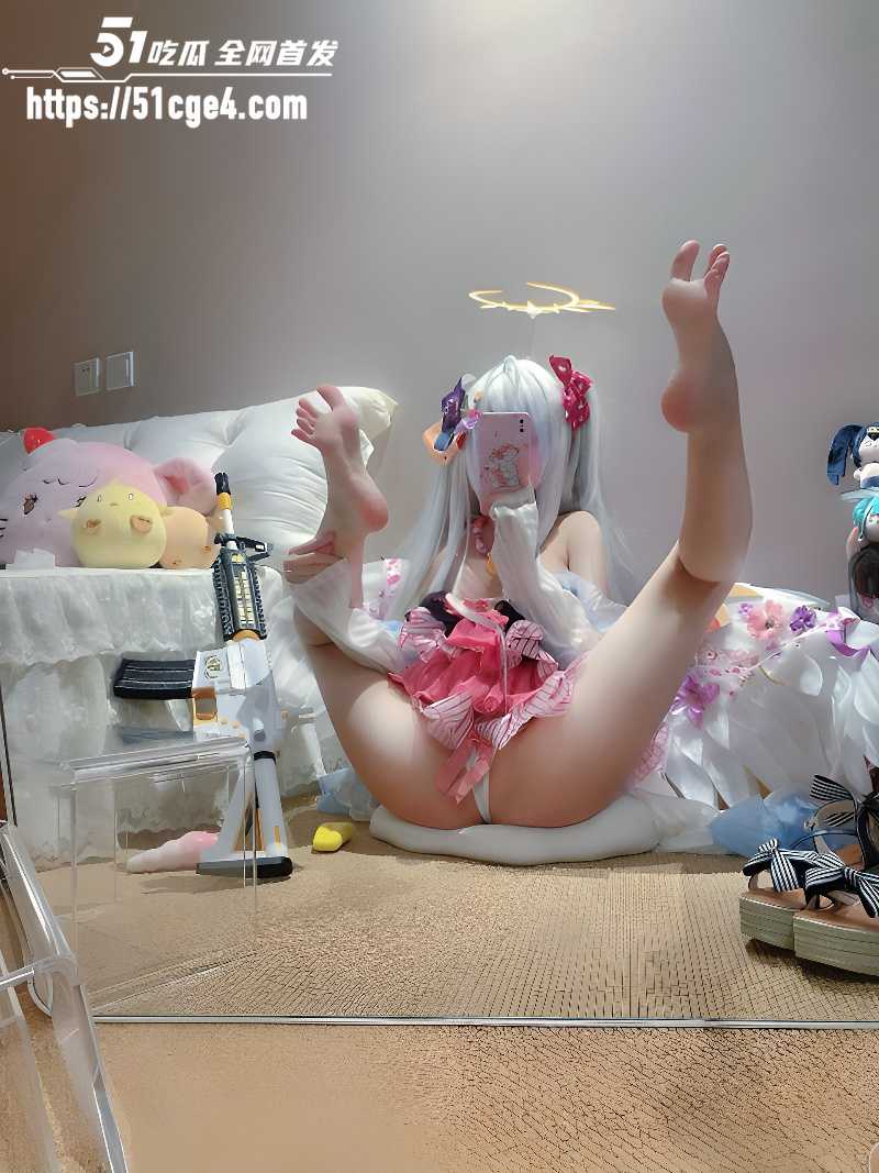 高颜值coser 水梓黑切讷 萝莉装白丝美腿顶级诱惑 美腿玉足模拟足交姿势太骚太顶