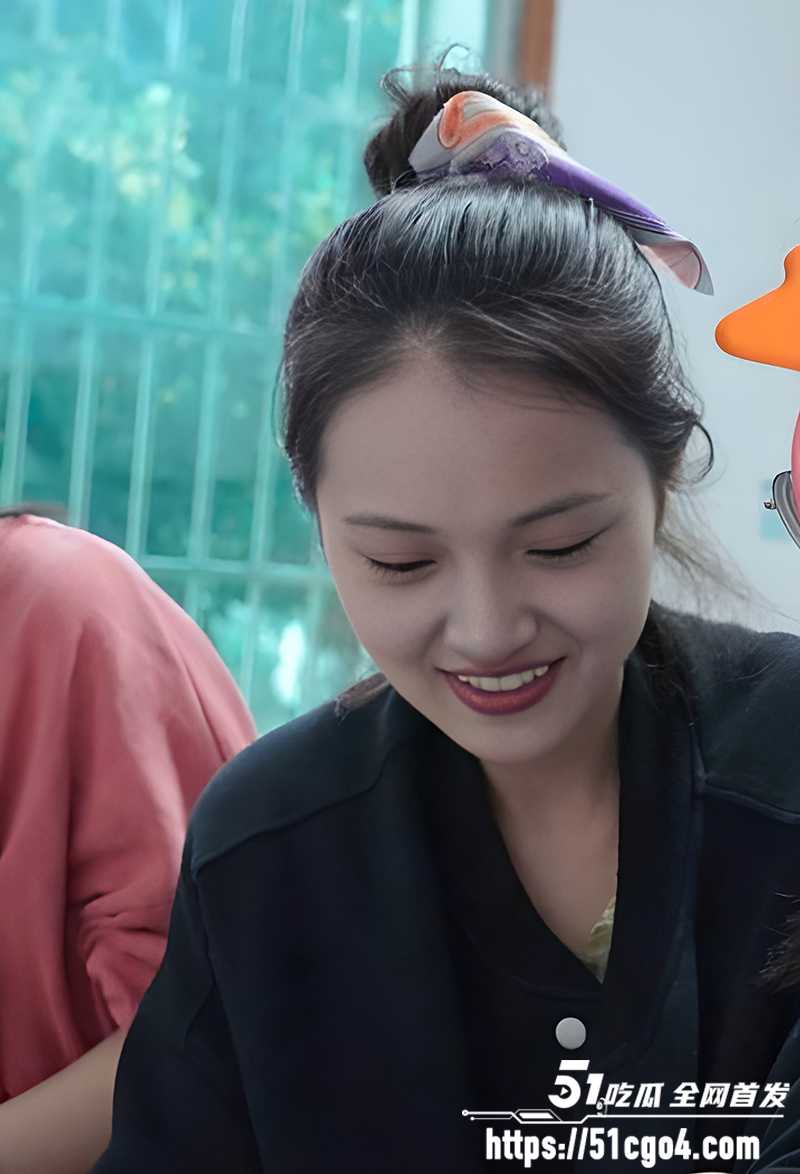 徐州反差学妹 潘慧灵 翘课约炮露脸淫拍 戴手铐扮母狗口爆吞精 被花式狠操娇媚诱人