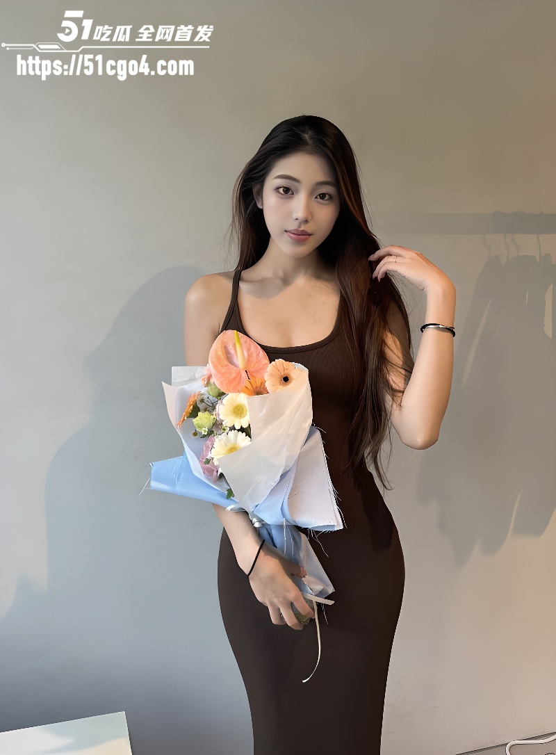 高颜值代言博主 晨晨 自拍大奶狂晃诱惑 身穿白色蕾丝被男友狠操释放欲望！