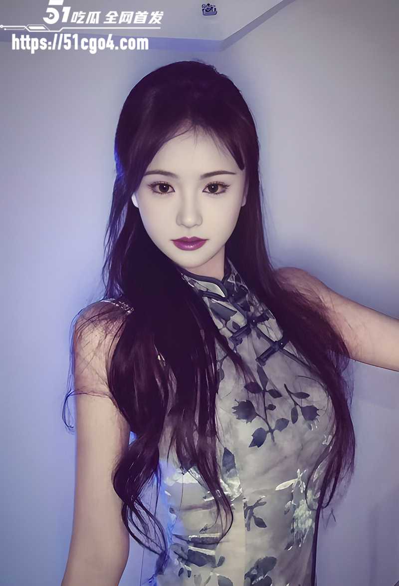 上海绝色少妇 李晓楠 偷情私录 扮情趣淫兔跪舔深喉 戴狐尾肛塞足交挨操 骚出花！