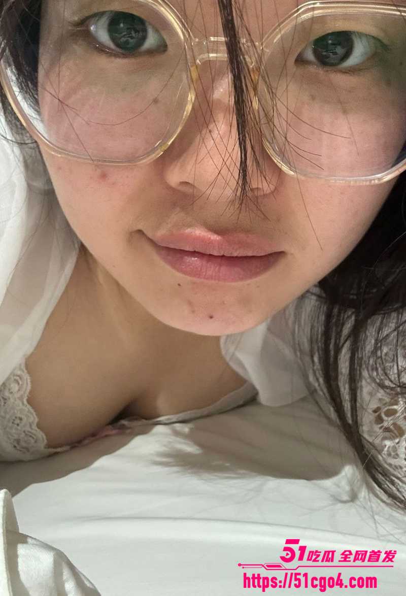 天津眼镜反差嫩妹不雅视频曝光 3 拷贝