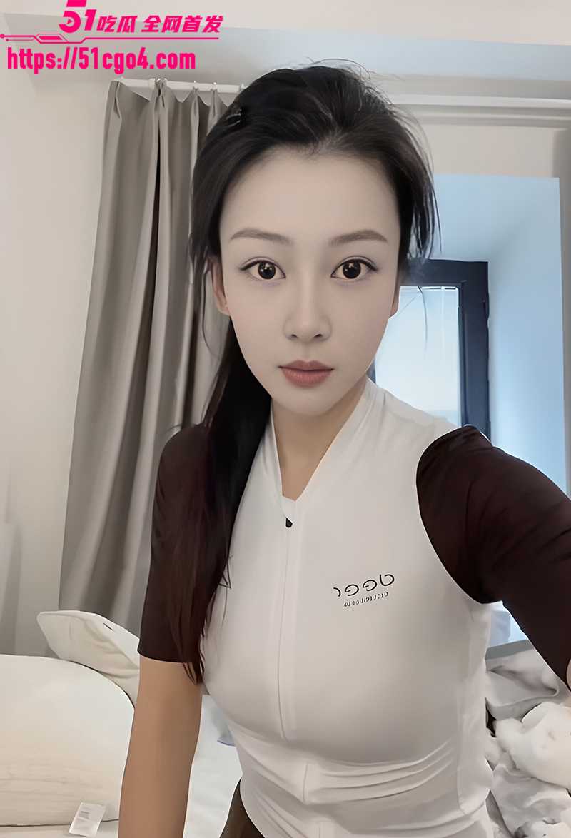 高颜美腿尤物 女王很饿 自慰福利 怼屏掰穴淫骚放尿 假屌深插浪态百出 淫语不断！