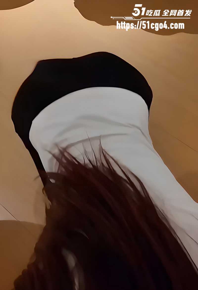 约炮大神 我的枪好长 调教翘臀佳人 开语音和兄弟分享实况 深喉猛干送上高潮