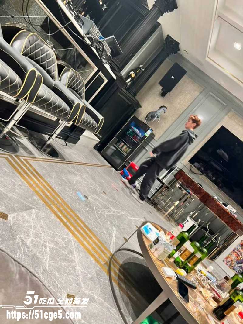 司晓迪曝光鹿晗关晓彤恋爱期间多次约炮030