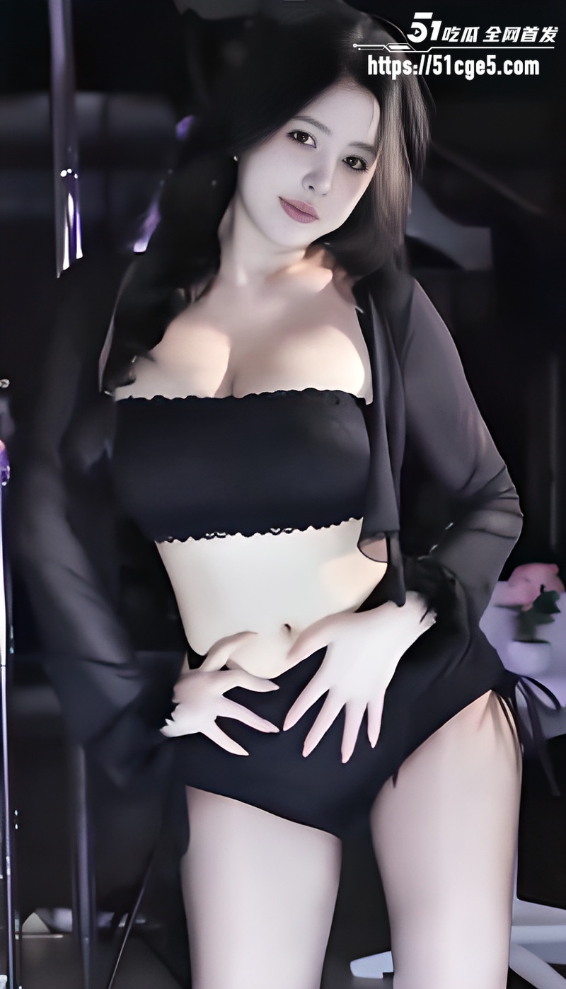 顶流女主播 小酒窝翁馨 热舞福利 身着多套情趣制服 巨乳甩的抹胸都快掉了！