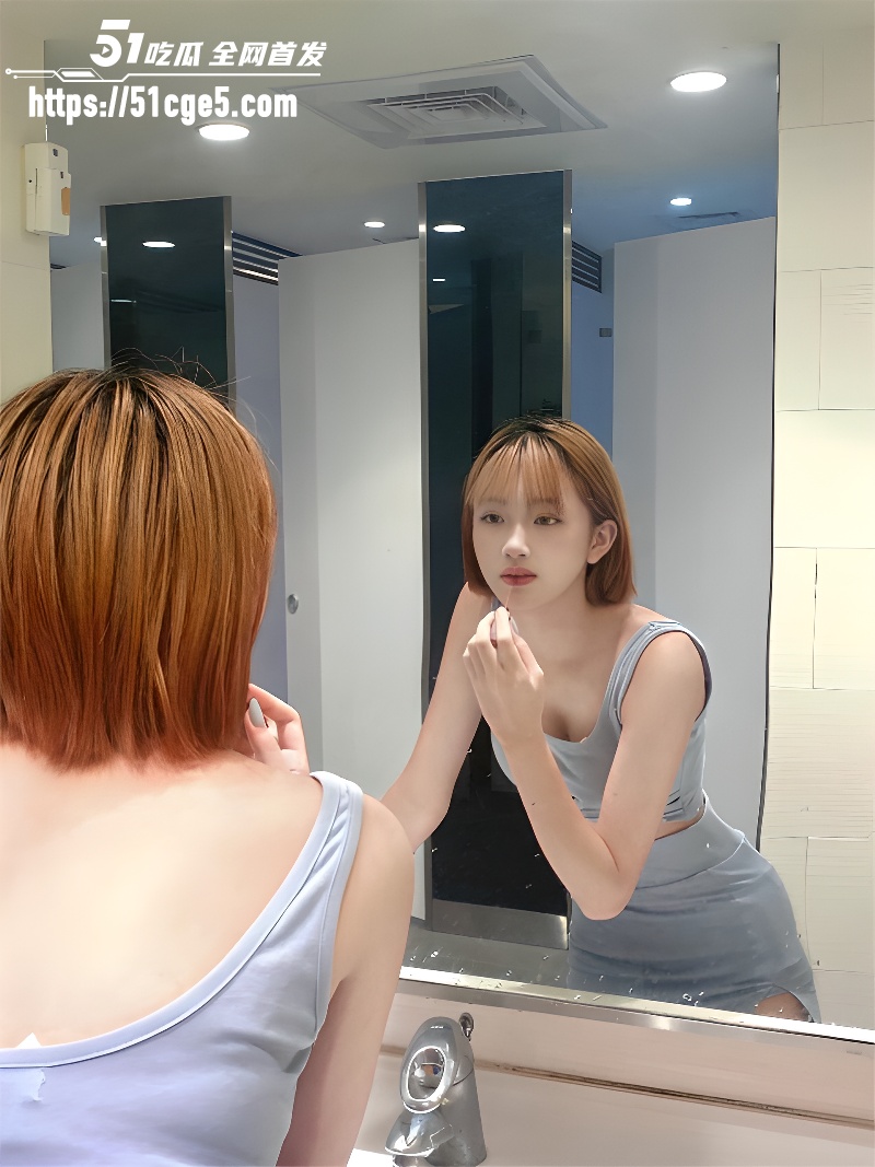 金发学生妹裸聊视频 6