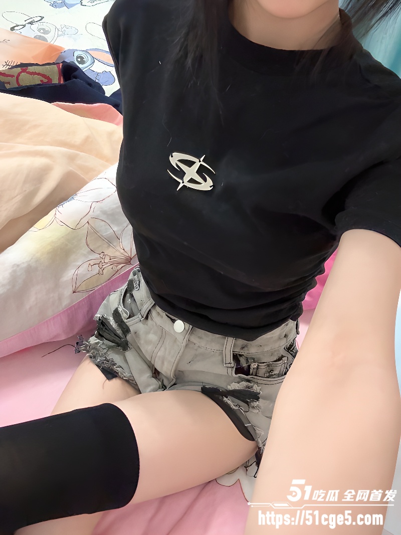 大学生情侣做爱自拍 淫纹反差婊被男友后入猛操打桩3