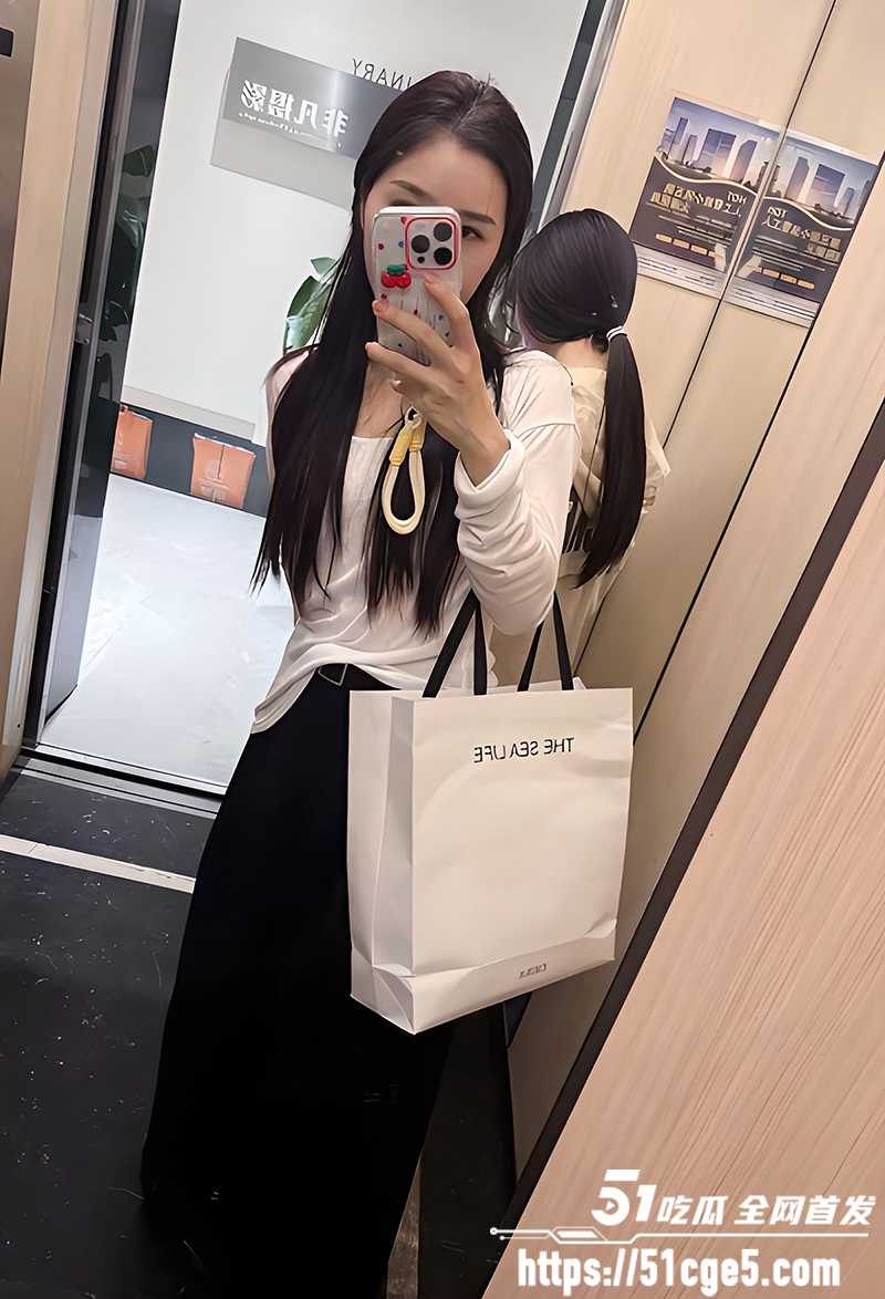 北京高颜值甜妹刘婷性爱视频曝光 4 拷贝