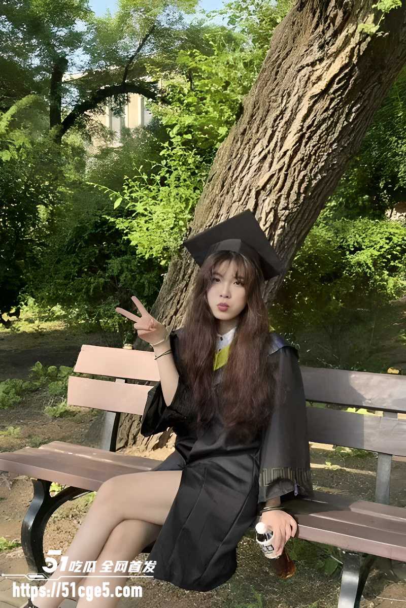 沈阳农大女研究生性爱自拍流出 身着黑丝情趣跪地口交 骑乘后入浪到失神