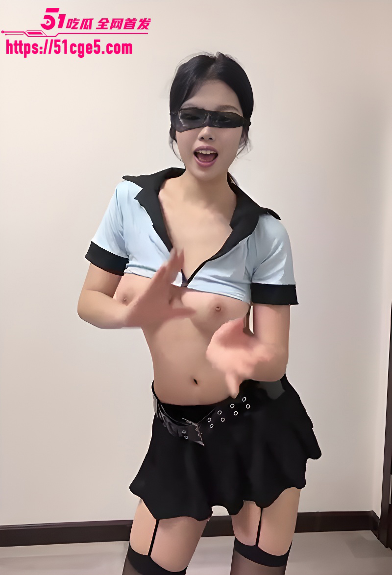 新抖音泄密天然木瓜巨乳美眉鱼总裸舞脱衣舞2