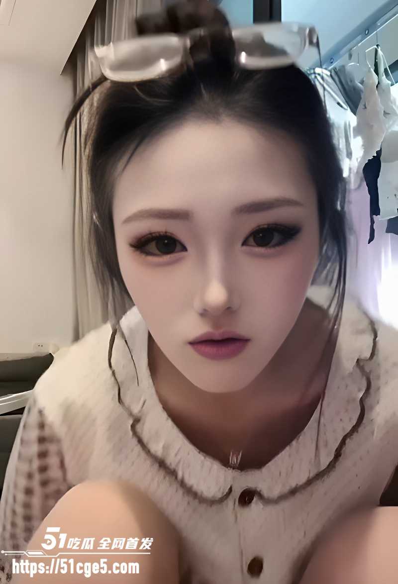 绝美网红主播真空走光合集 10