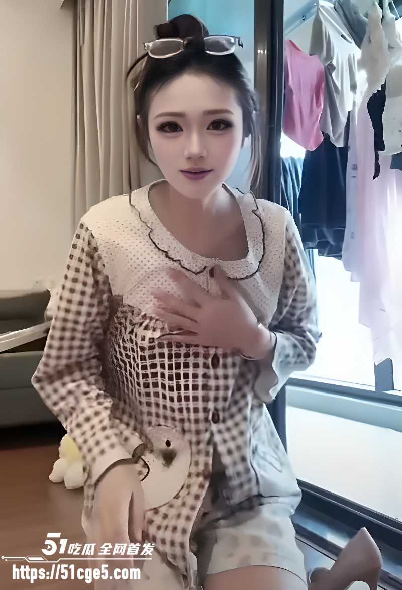 绝美网红主播真空走光合集 11
