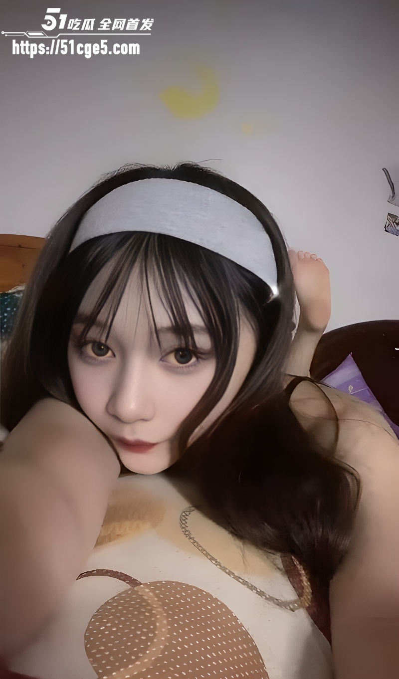 抖音小网红 曈曈 下海视频曝光 长发美女直播间揉捏玉乳 裸聊大尺度私密实录
