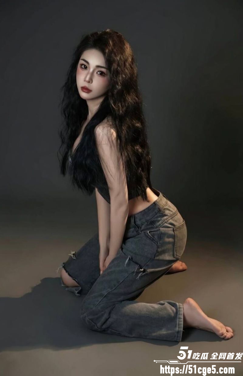 抖音百万网红胡一刀狂睡兄弟老婆新月 12