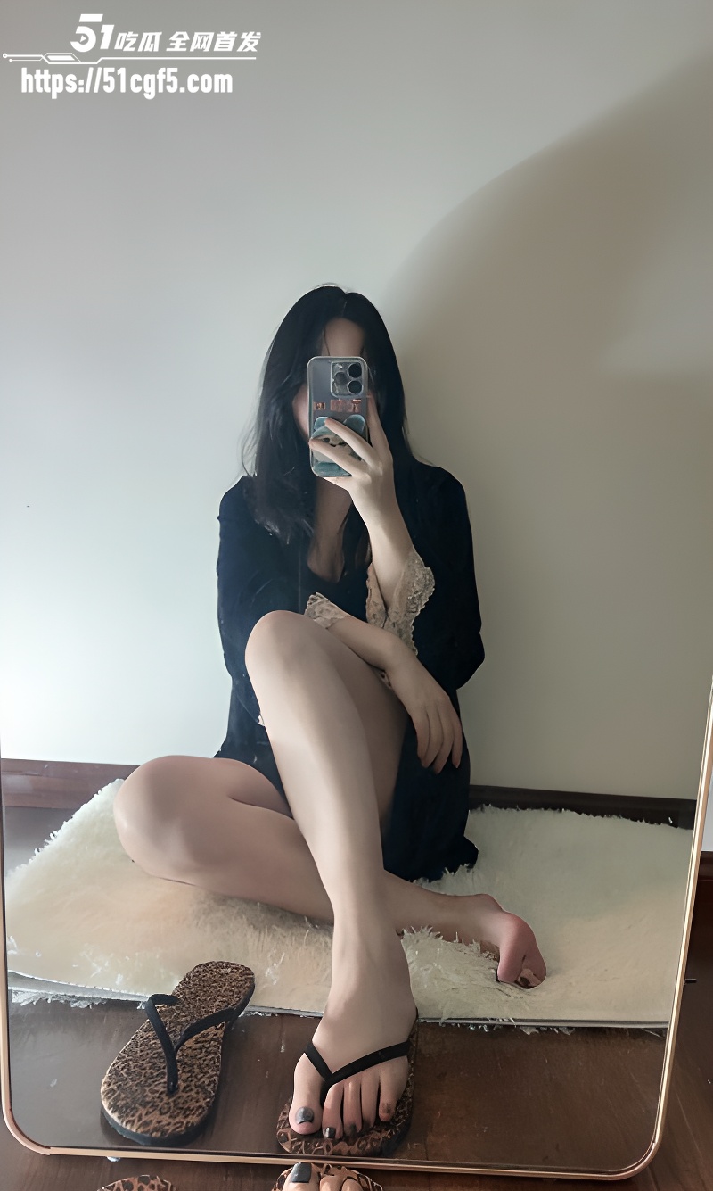 老公查手机发现老婆聊骚出轨 被抓包后反咬一口报警称其家暴 女权玩的太狗血！