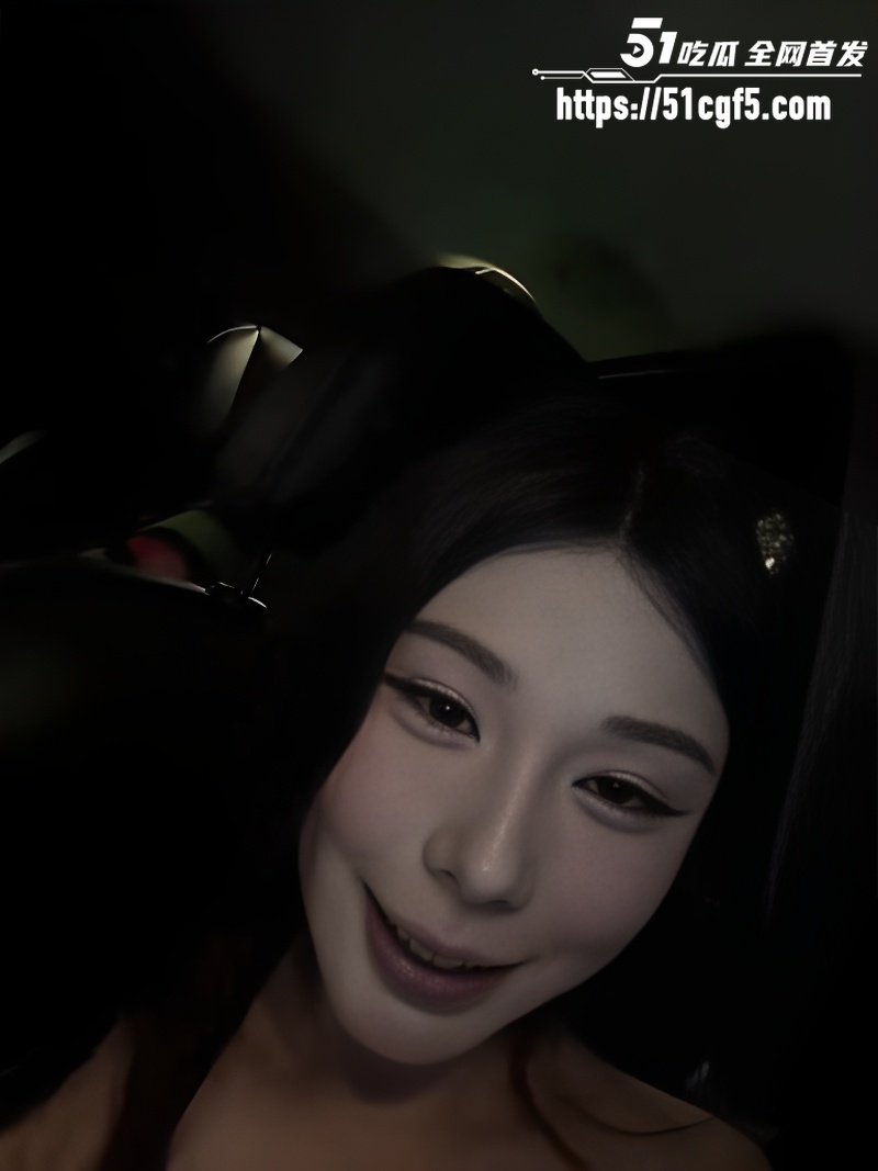 林间女孩户外露出 3