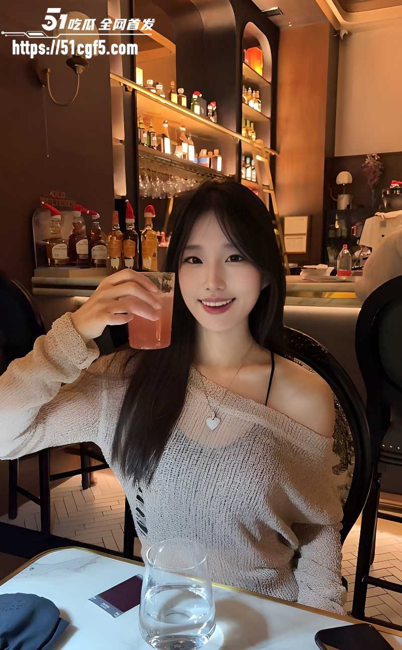 极品前女友 邓妤茜 凤凰古城酒店实拍 反差婊被蒙眼狂操躺床浪叫 头发凌乱骚到爆！