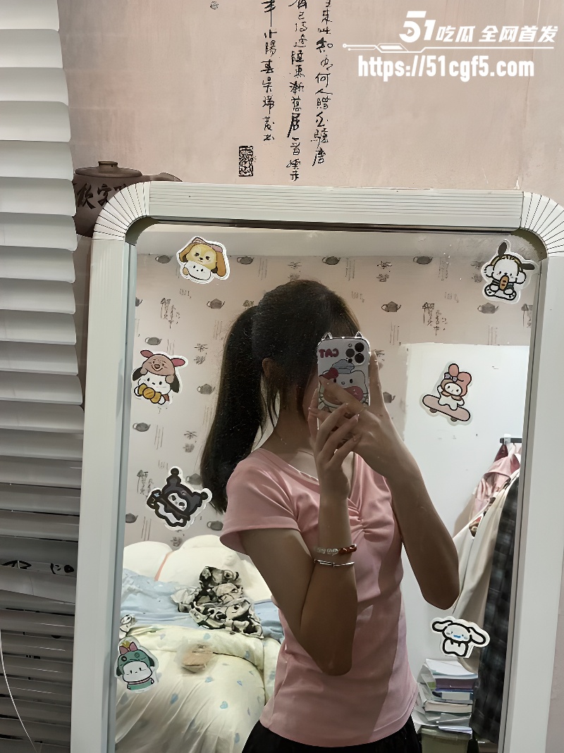 山东青岛白虎妹秦芊慧性爱自拍 4