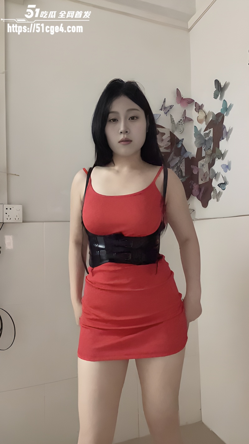 动感舞姬 无刺榴莲 露脸裸舞首秀 爆曲搭配甩奶狂轰 全长1小时 一次撸过瘾！