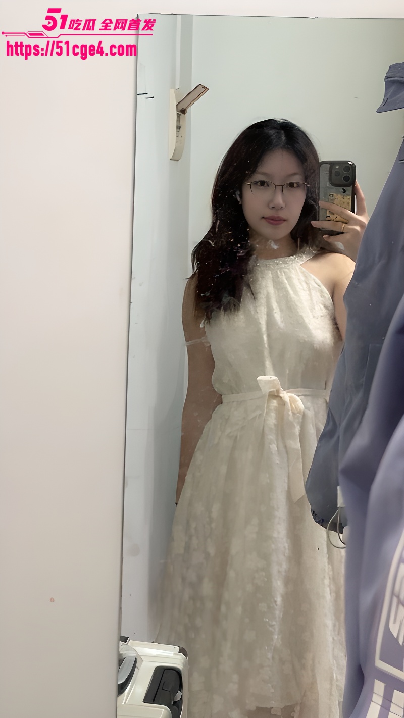 山东女老师私拍被曝 深喉舔屌口技高超 性感酮体被肆意玩弄 销魂淫叫蚀骨入心！