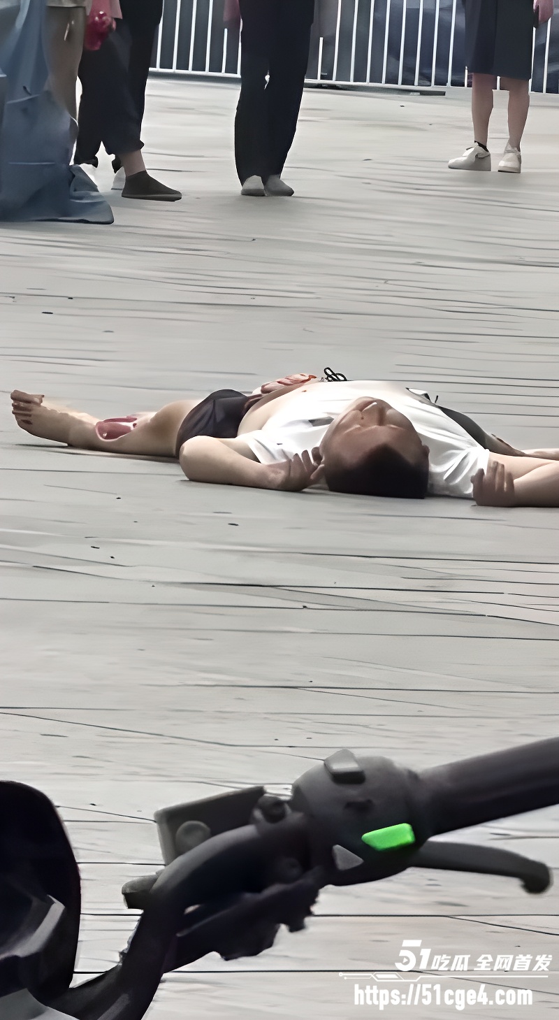 淮北国购广场 男子赌球失利3