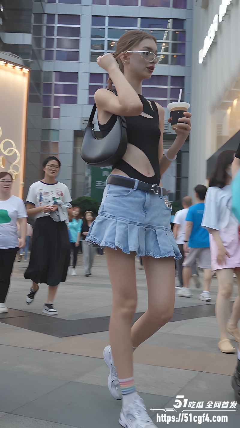 广东偷拍大神 抄底性感洋妞 2