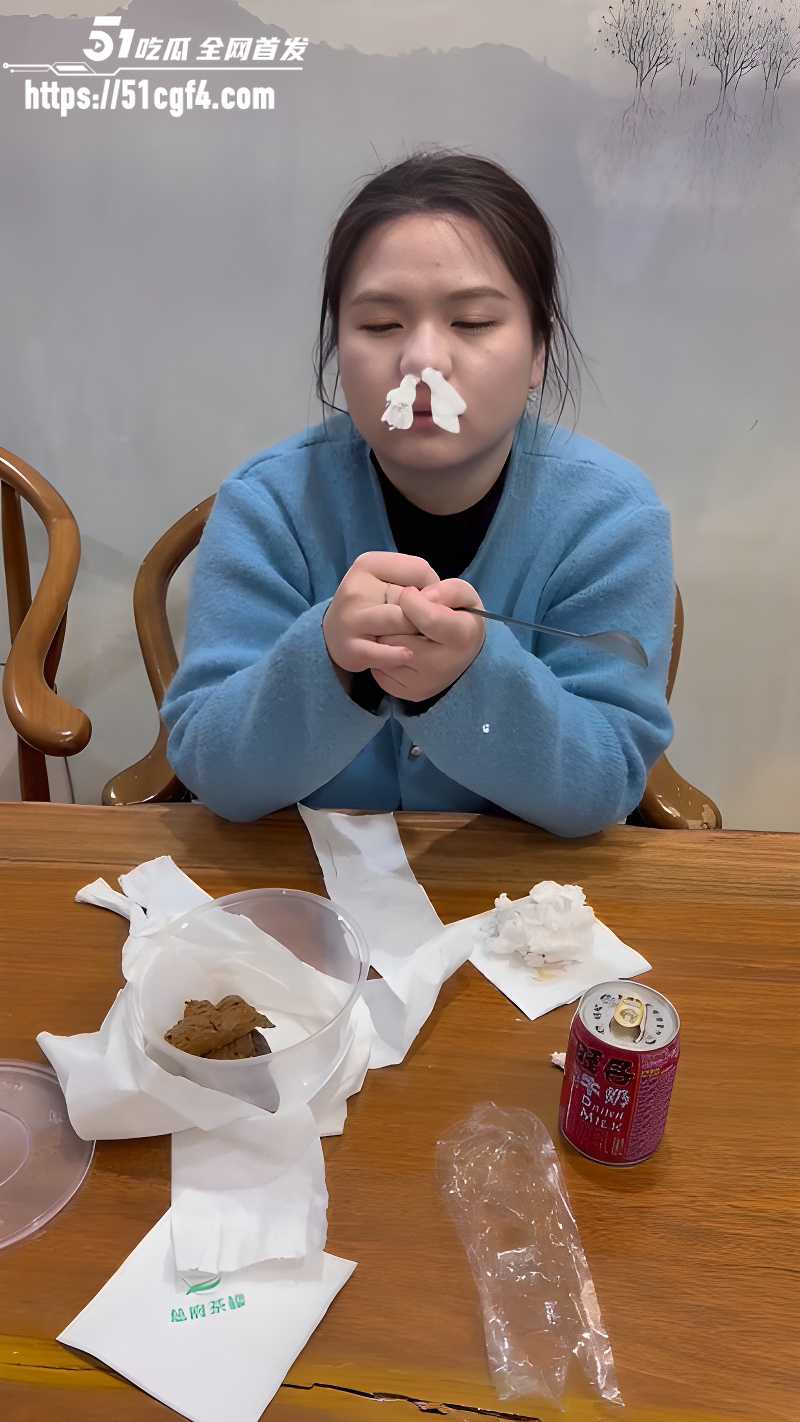 集美点男模没钱付账 竟当场吃屎抵账 重口吃播变态到极致太刺激！