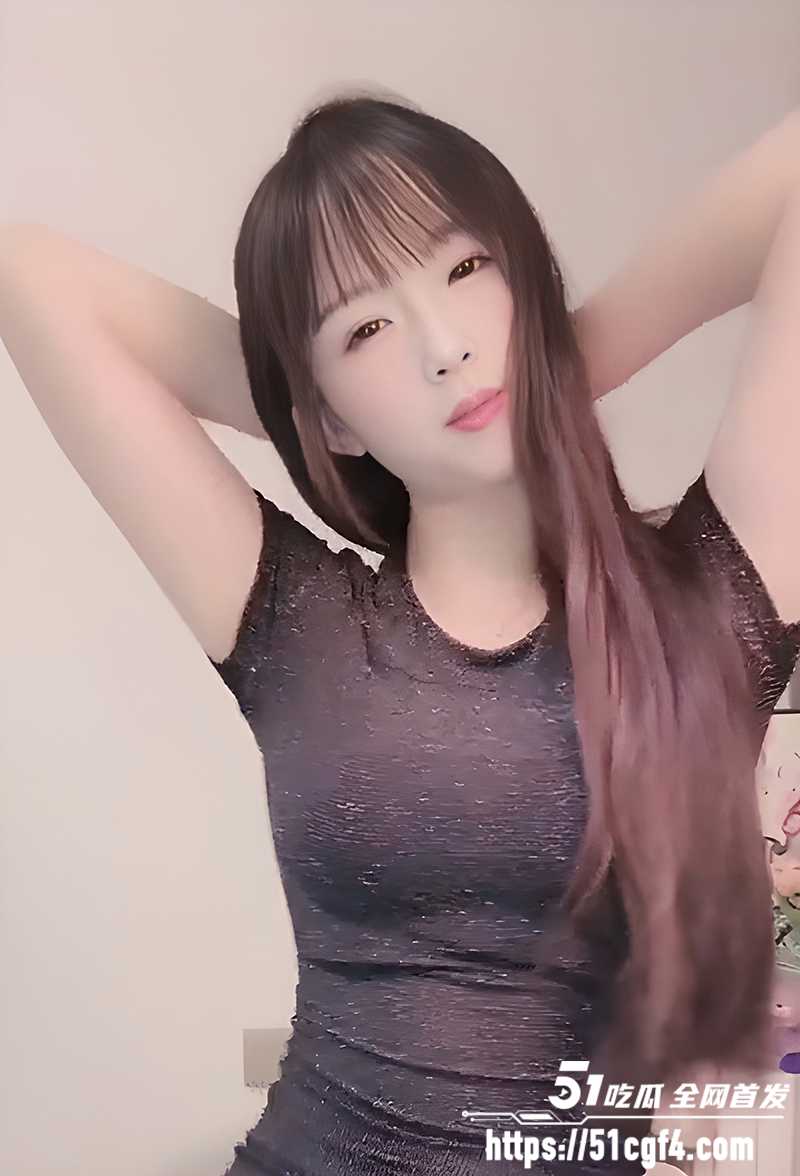 甜美黑丝少女 小企娥 裸舞自慰 透明假屌进出湿穴 肛塞狐尾猛攻骚菊！