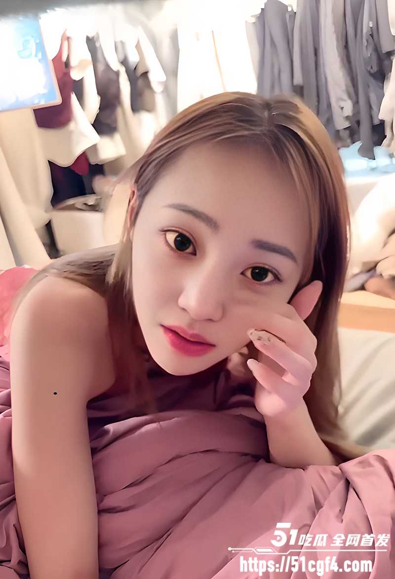 台湾美乳模特 张梓 情侣Vlog 男友视角享用开裆骚女 打桩狠操淫水横流 甜蜜又性福