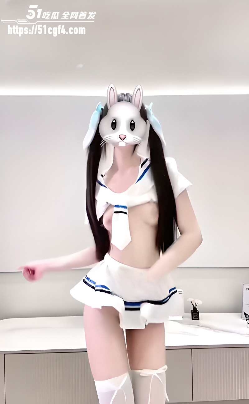 推特极品嫩妹 妲己不会喘 6月新福利 兔女郎猫耳女仆开档诱惑 白嫩大奶晃到极致