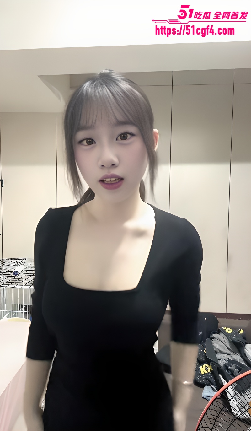 TikTok小网红 泡芙 全裸露脸揉奶自慰视频曝光 双腿大开纤指自慰 反差爆了！