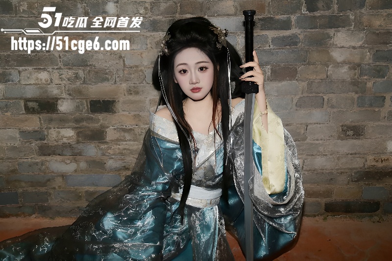 极品舞蹈老师 穿着汉服与金主无套做爱 柔软娇躯被无情蹂躏 颜值非常抗打！