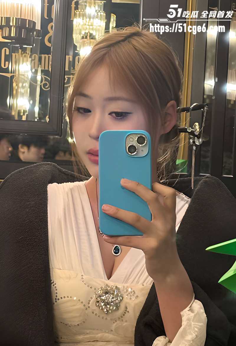 反差大胸女孩郭鑫源与炮友做爱自拍 3