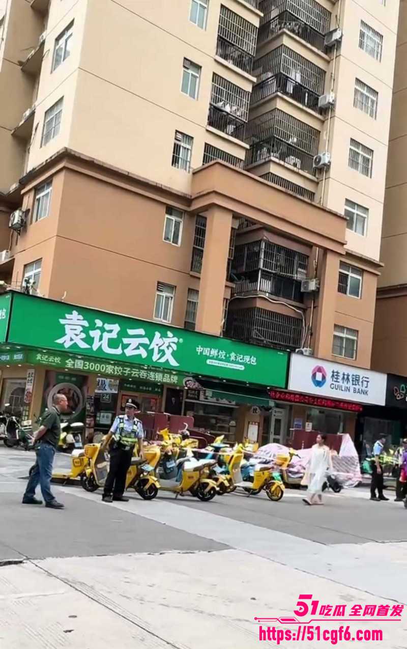 广西南宁袁记水饺跳楼事件05