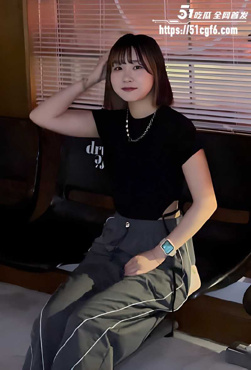 约炮清纯大眼妹视频流出 2