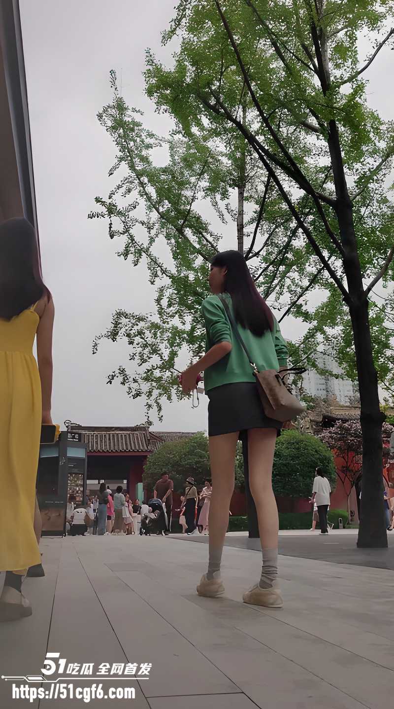 街拍抄底小姐姐系列 5