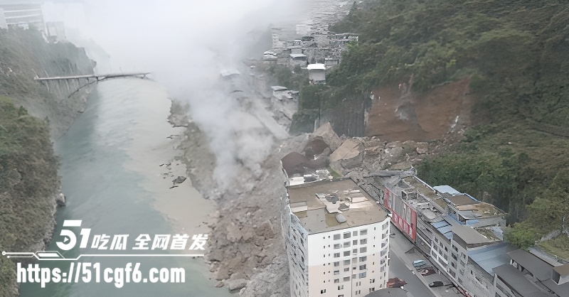 重庆彭水乌江三桥 山体突发垮塌 多栋民房被埋 救援力量集结展现人间大爱！