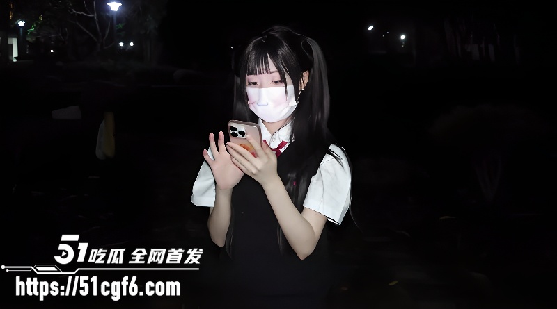 网黄美少女 萌宅卡 新作玩具试用师 JK制服双洞开发 深插震穴玩到翻白眼