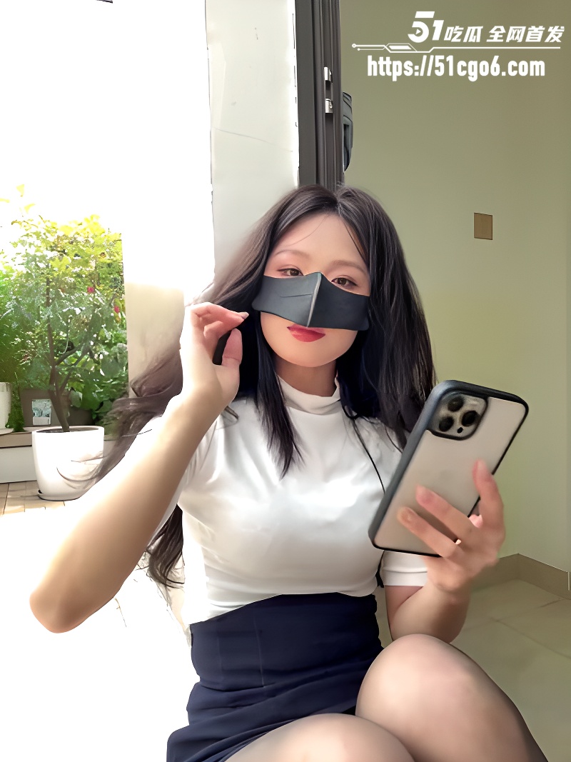 素人主播 Olivia11 户外直播 身着OL制服露出脱衣跳蛋自慰 浪得发指！