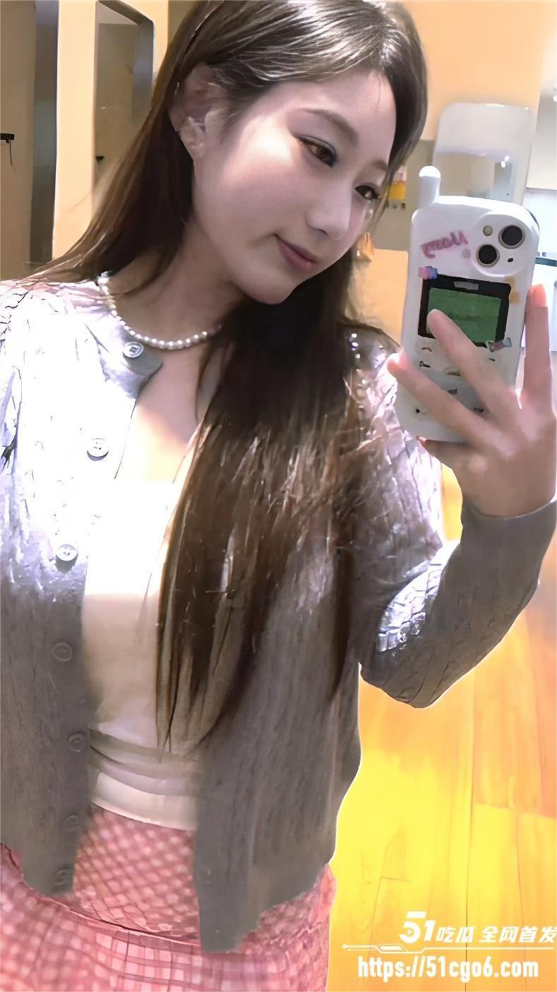 高颜值女大学生全裸自拍 3