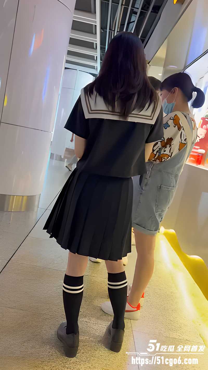 真实偷拍抄底 4