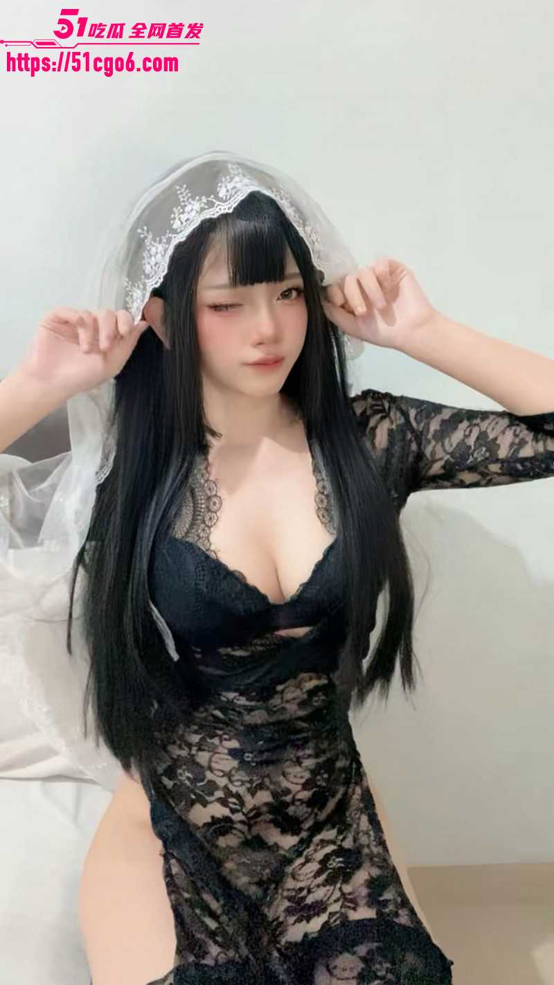 印尼美乳福利姬 Silbee 自慰新作 Cos性感修女插穴自慰 肥美白虎鲍淫光闪闪！