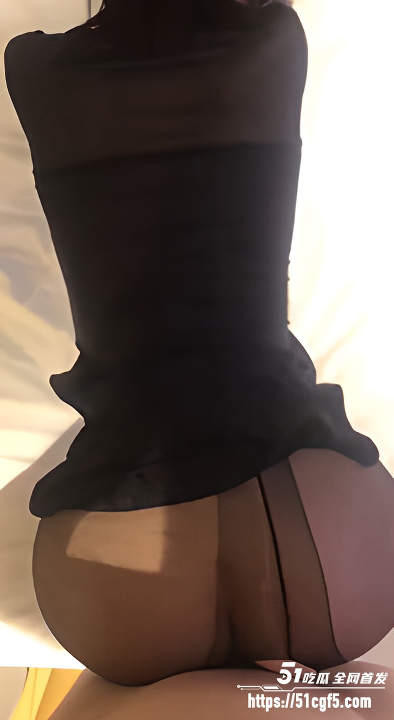 金主包养巨乳学生妹私拍  6