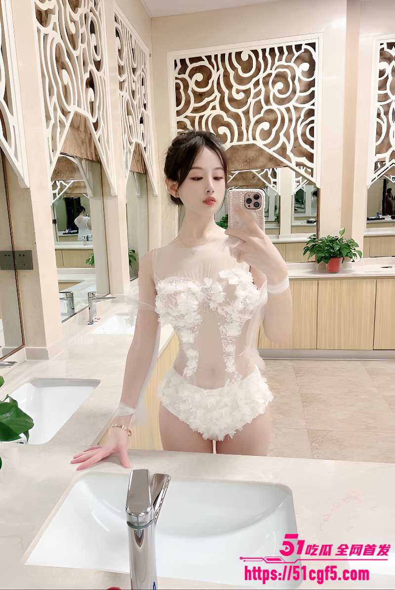 高颜值网红任曦越性爱私拍 1