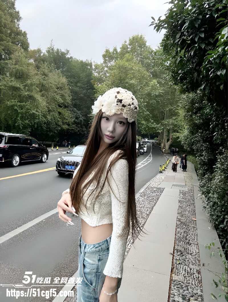 上海神颜校花 与男友在法拉利里玩车震 各种体位都尝试了一遍 看完当场沦陷！