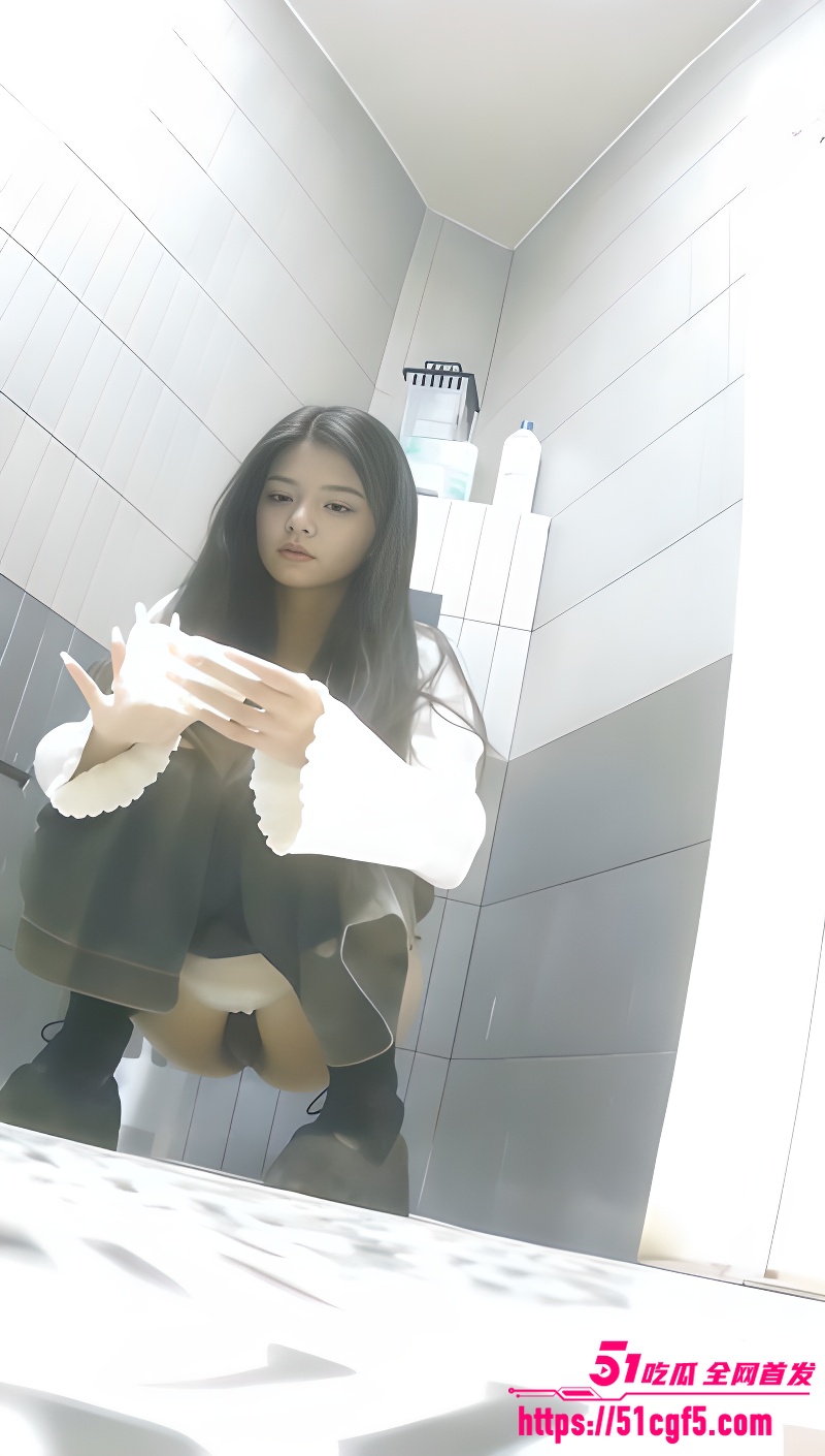 商场女厕全景偷拍2
