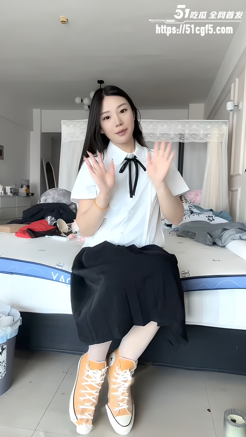 高颜值女大学生 自慰视频 白嫩大奶笔挺诱人 粉嫩骚穴掰逼展示 道具狂插反差感拉满！
