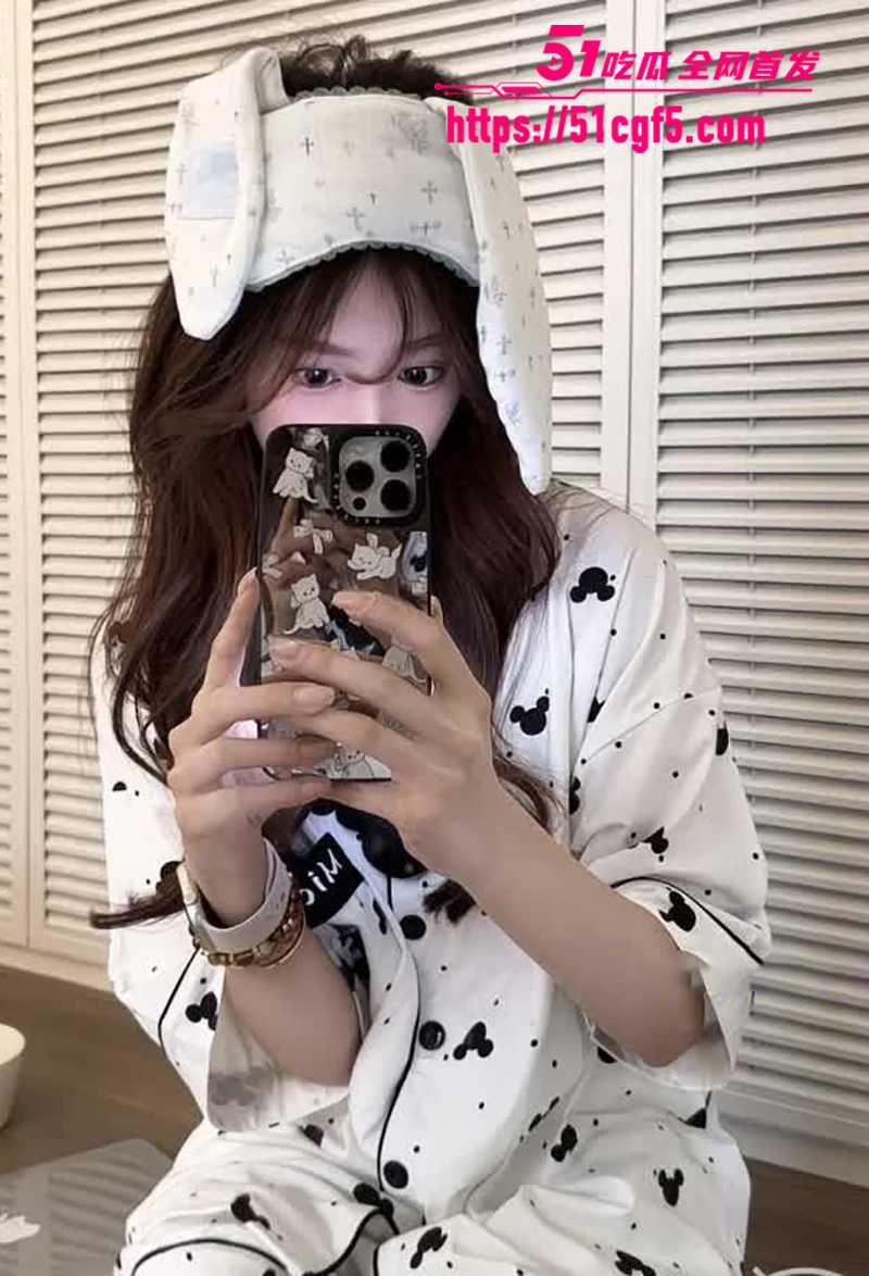 乱伦大神 烟色晚空 在大哥床上操翻性感嫂子 圆润美臀高翘 嫩穴狂吞肉棒内射