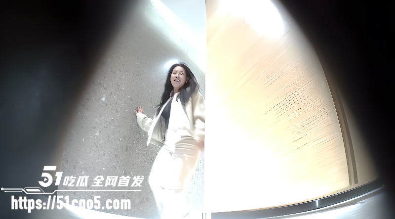 夜总会女厕偷拍 多位美女露穴释放圣水 嫩逼流水让人忍不住操翻！